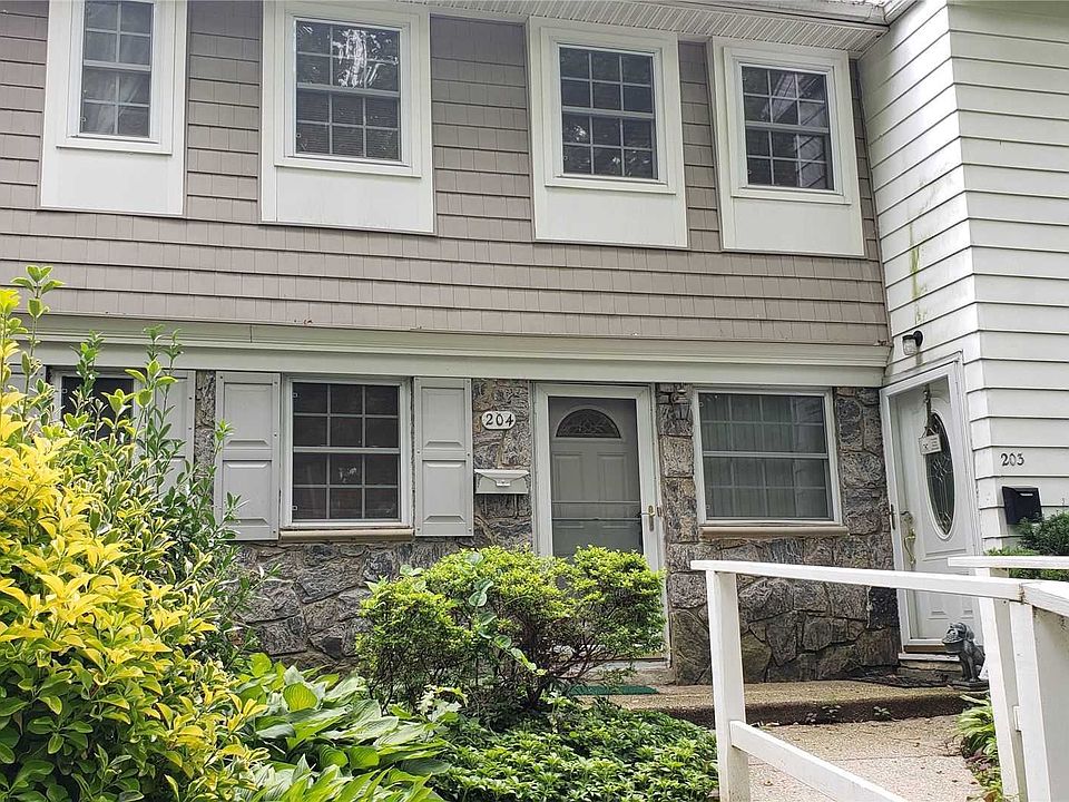 1st image of 204 Towne House Vlg