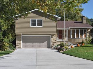 2615 Bidwell Rd, Muscatine, IA 52761