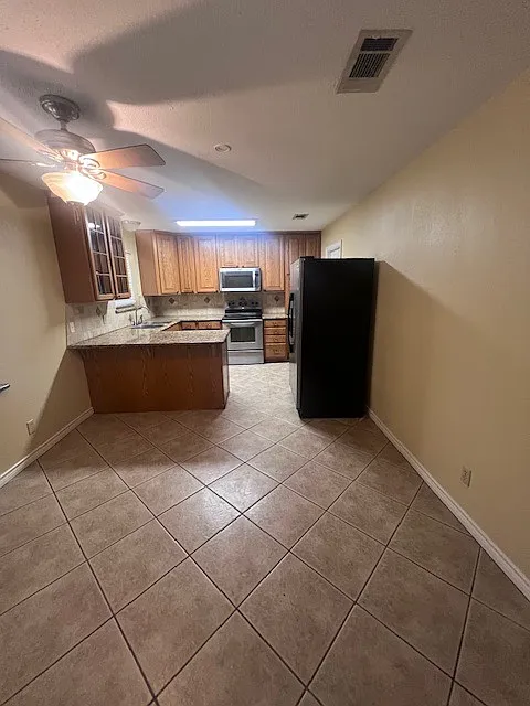 1367 Willowbend — Photo 3