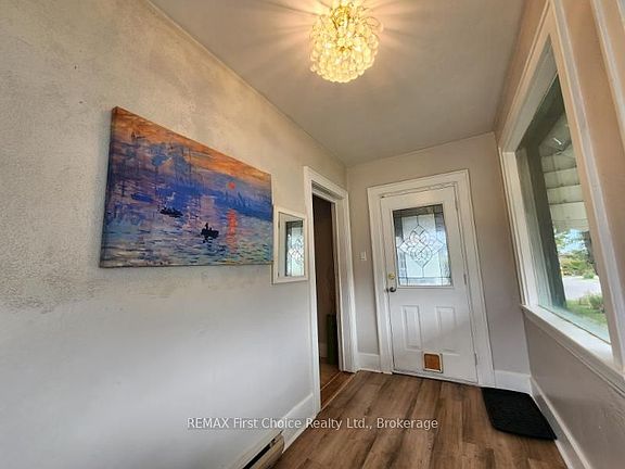 5th image of 380 Queen St