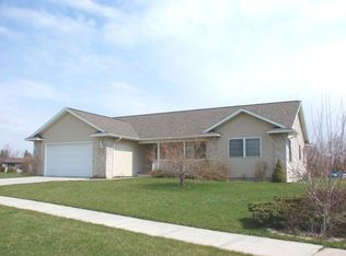 722 Leeward Ct, Ithaca, MI 48847