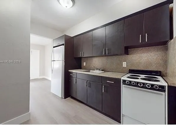 891 SW 5th St APT 4, Miami, FL 33130
