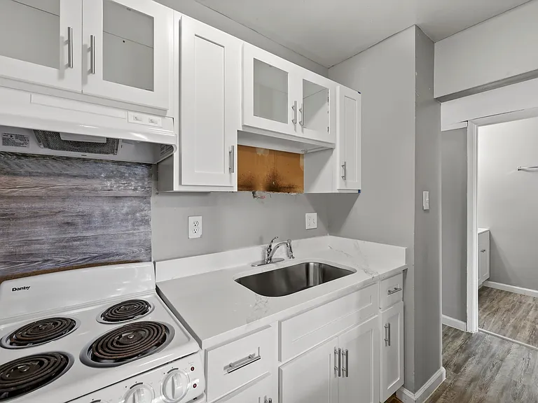 1805 Oxford Cir — Photo 21