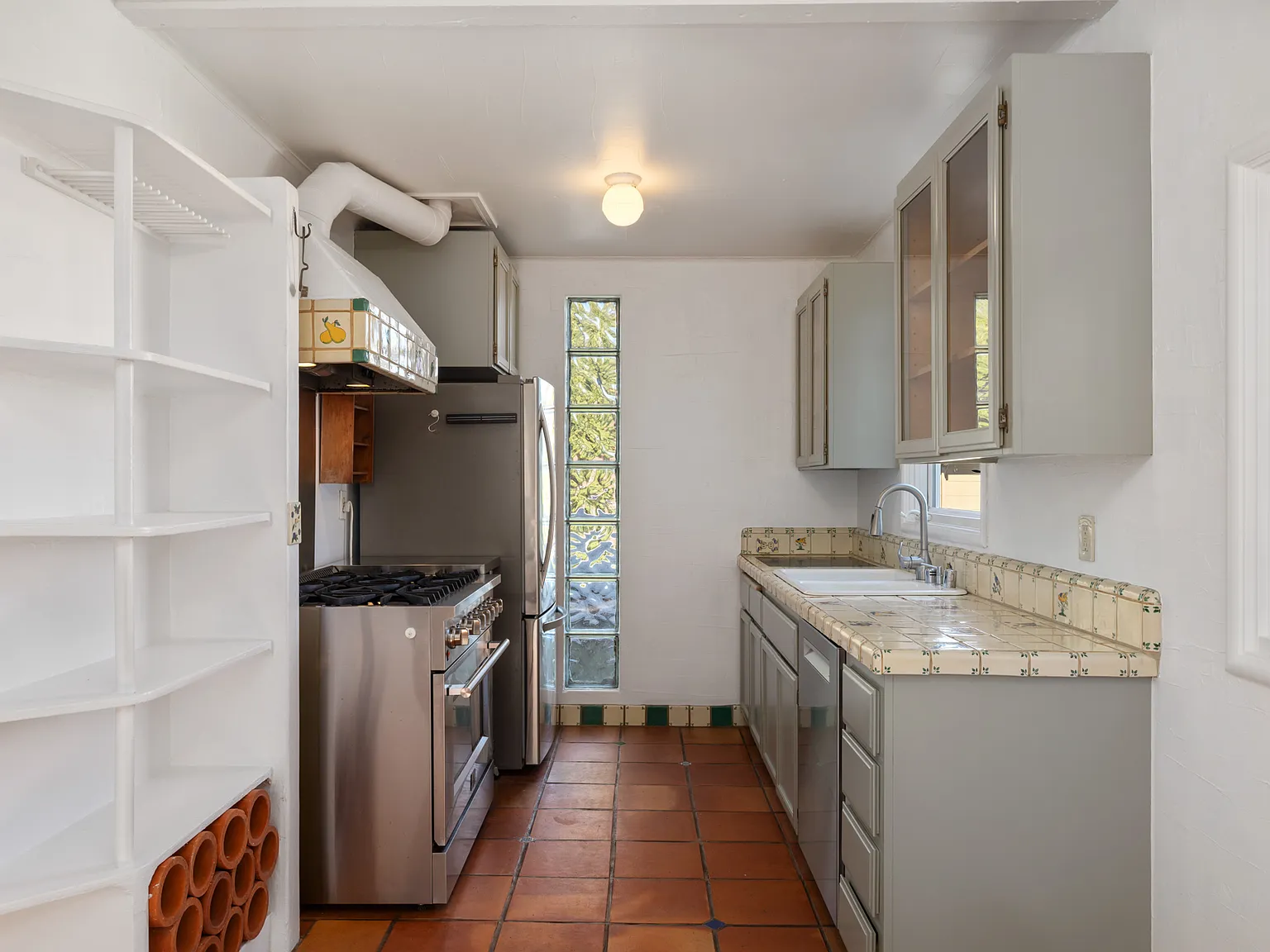 2 bed, 860 sqft, $3,250 — Photo 3