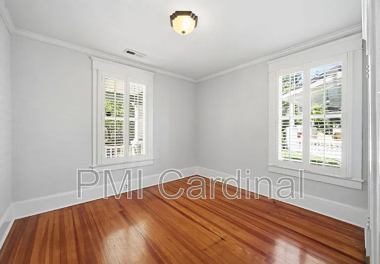 523 N Pine St — Photo 14