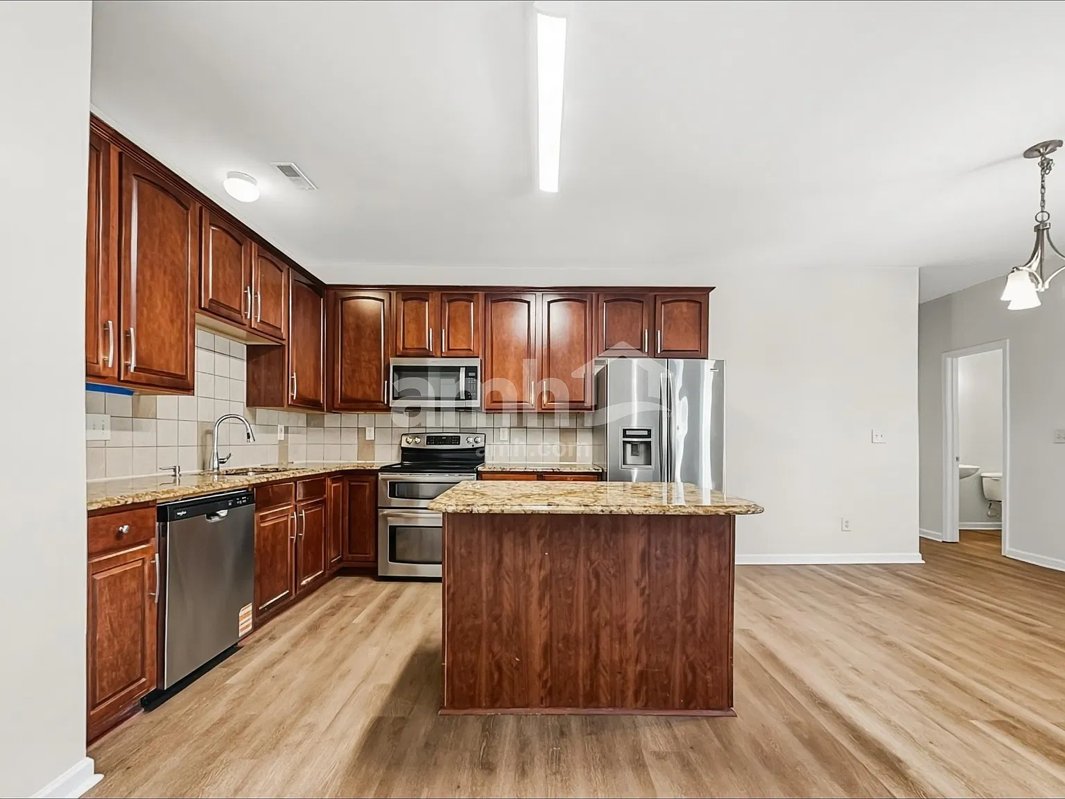 3 bed, 2.5 bath, 2884 sqft, $2,580 — Photo 3