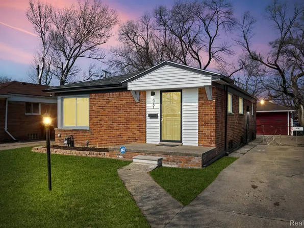 6781 Iowa St, Hamtramck, MI 48212