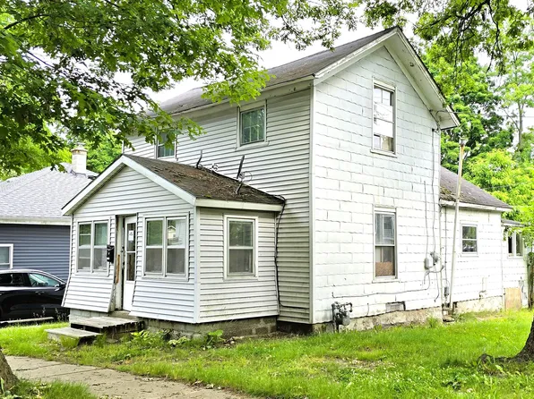9 Waldron St, Hillsdale, MI 49242