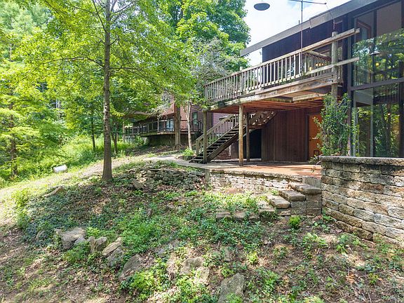 3rd image of 908 Pin Oak Ct