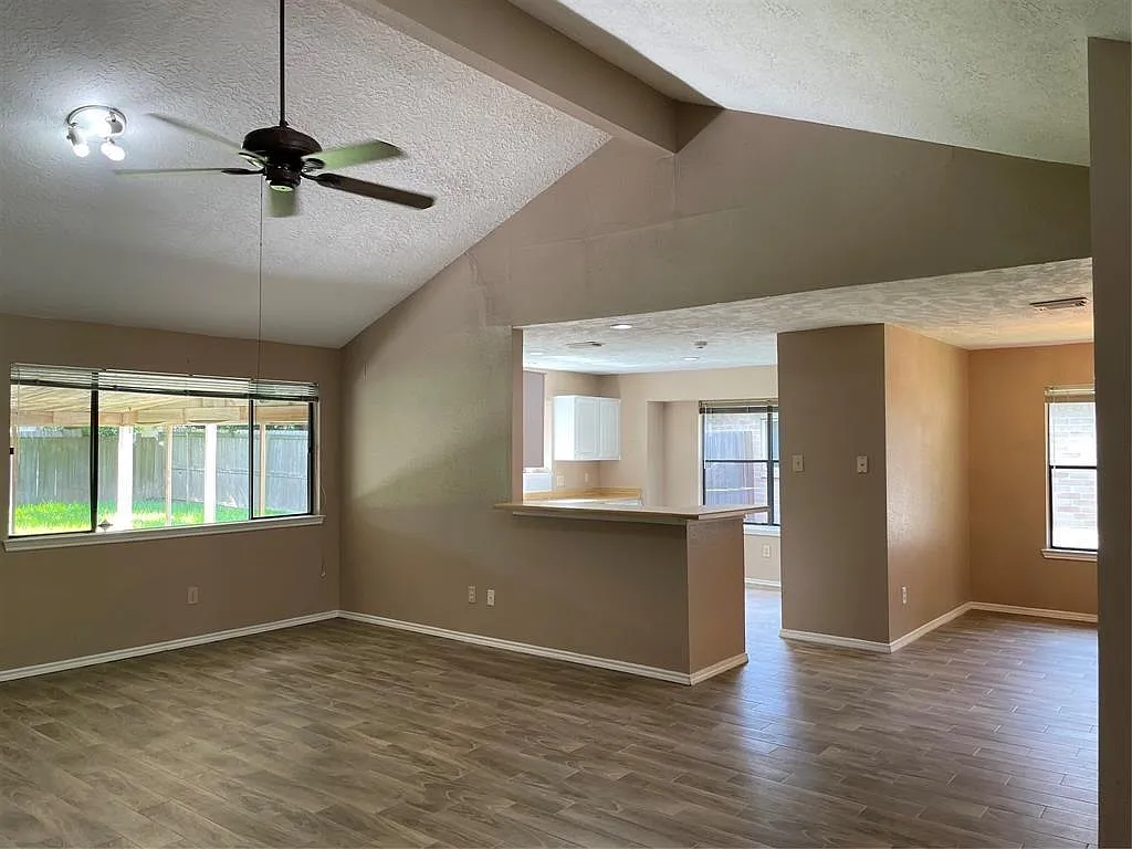 3 bed, 2.0 bath, 1645 sqft, $1,850 — Photo 4