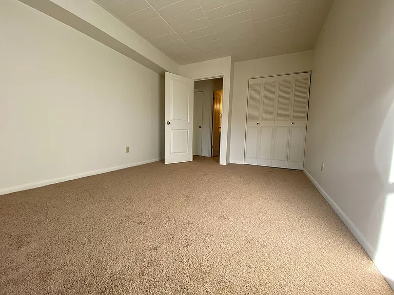 360 Maryland Ave — Photo 82