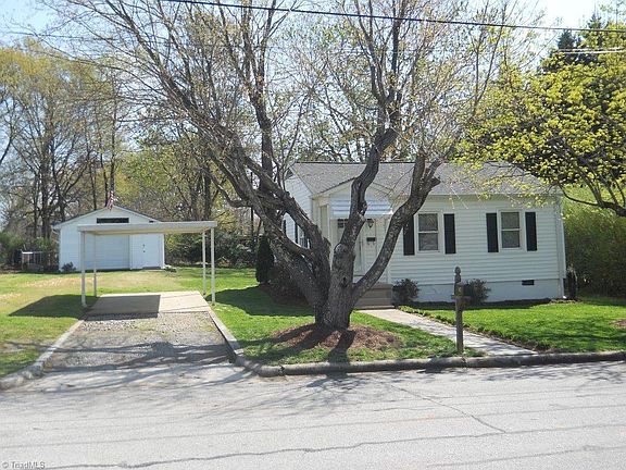 5th image of 807 Heron St
