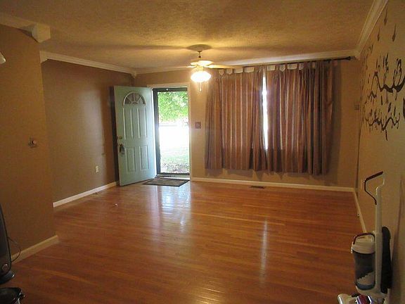 3rd image of 283 Brier Hill Ln