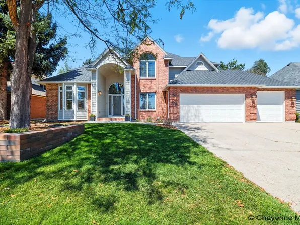 618 Oakhurst Dr, Cheyenne, WY 82009