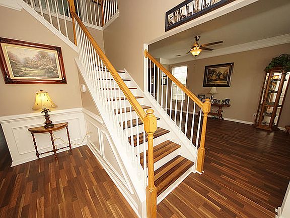 4th image of 207 Evesham Dr