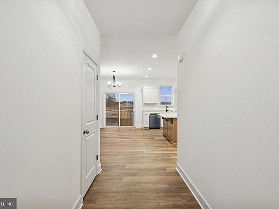3rd image of 39 Friar Rd #34