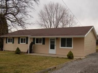 41 Robinhood Dr, Cranberry Township, PA 16066