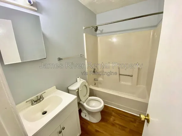 101 Daniel St APT B, Brookneal, VA 24528