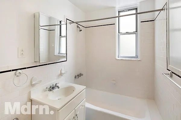 Rented by Mdrn Residential | media 22