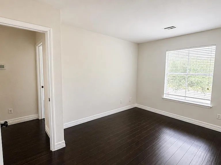 1517 Scottsdale Dr — Photo 15