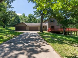 7 E Timberline Dr, Blue Grass, IA 52726