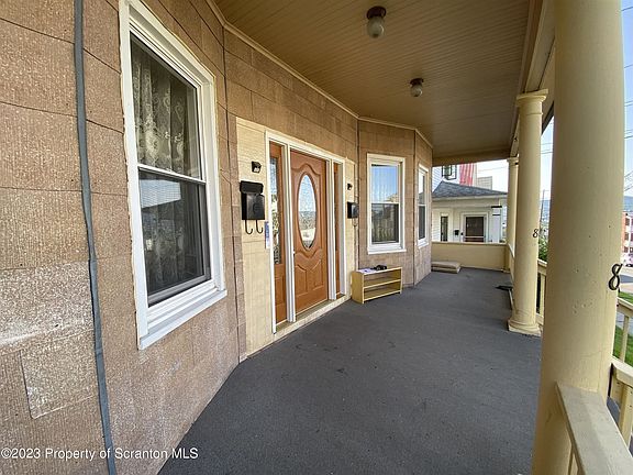3rd image of 828-830 Alder St