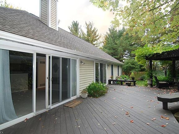 3rd image of 227 Lake Pointe Dr