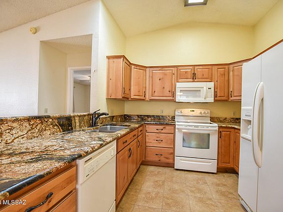 5th image of 5910 S Birchwood Dr