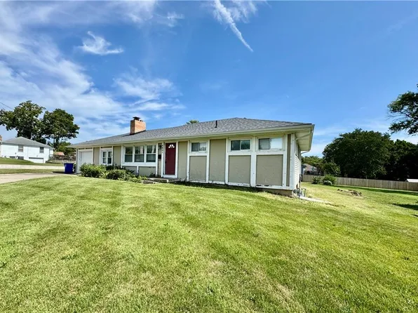 5821 Rosehill Rd, Shawnee, KS 66216