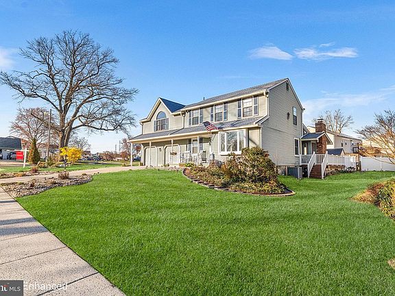 2nd image of 8201 Weymouth Dr