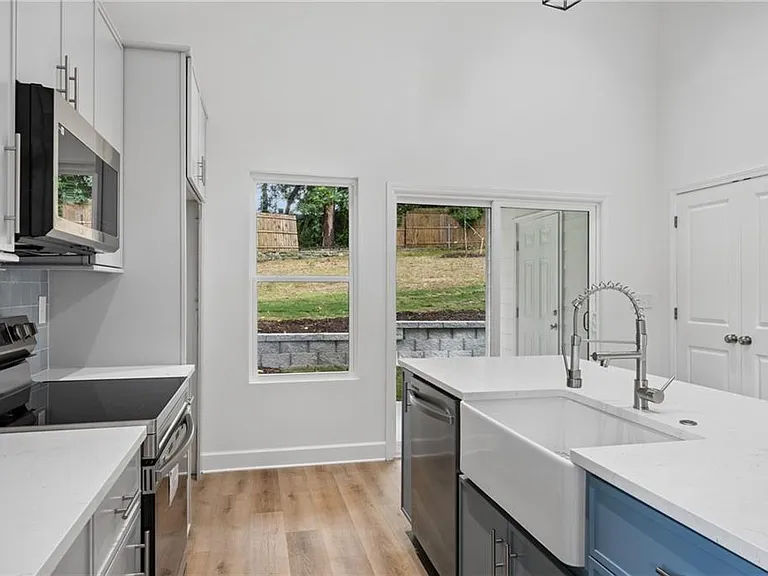 2050 Morehouse Dr NW — Photo 13