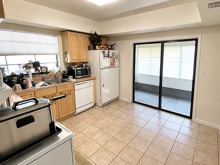 4735 Grove Point Dr — Photo 3