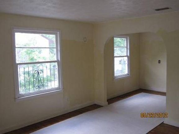 Living Room & Dining Area