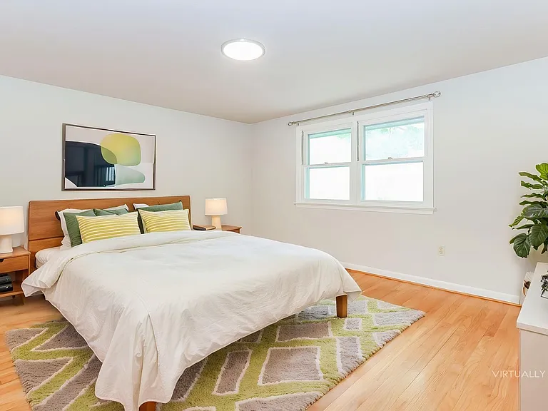 934 Village Rd — Photo 15