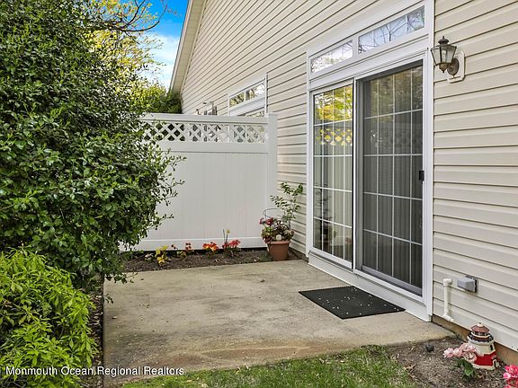 5th image of 89 Greenlawns Dr
