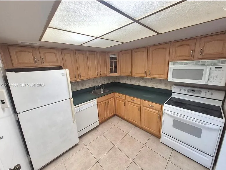 3180 S Ocean Dr #621 — Photo 2