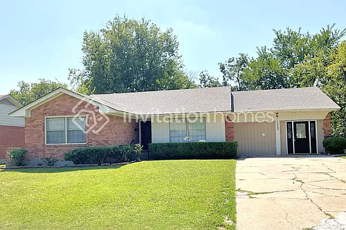 1222 McDonald Dr Photo 1