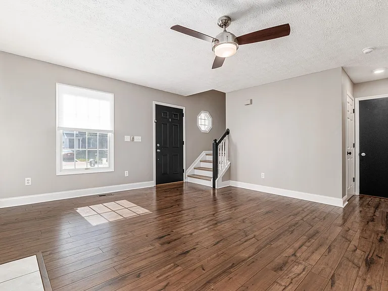 8446-1 Olenbrook Dr — Photo 12