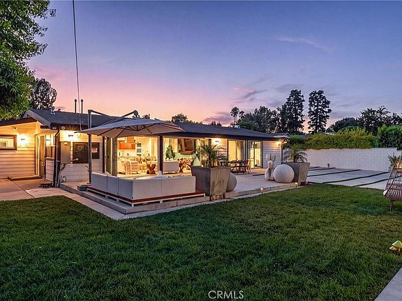 3rd image of 9400 Encino Ave