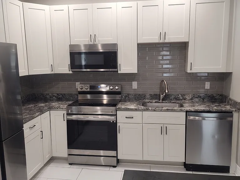 618 Lockhart St — Photo 10