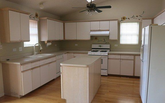 5th image of 1014 Trillium Ln