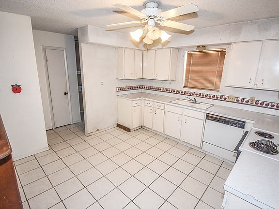 5th image of 410 Hoover Cir