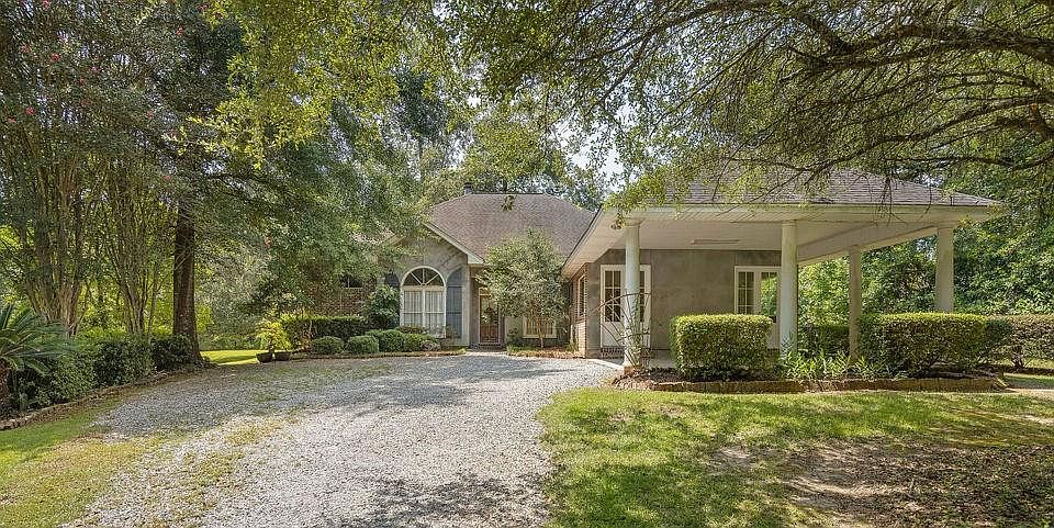 1st image of 76 Riverbend Dr