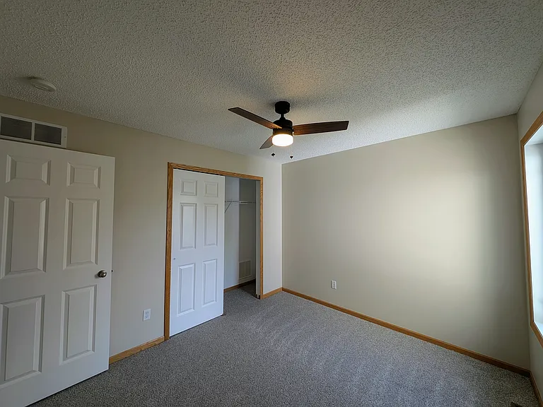 594 Sutherland Dr — Photo 14
