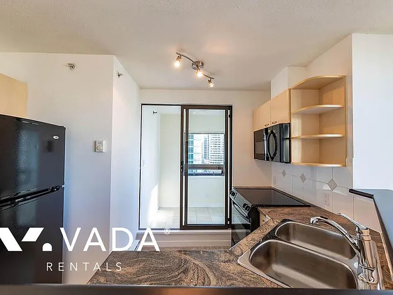 1331 Alberni St #1510 — Photo 3