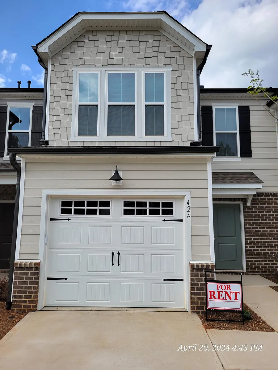 Building Photo - 424 Glen Clova Dr