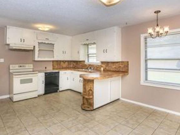 4th image of 1725 Rainbow Dr