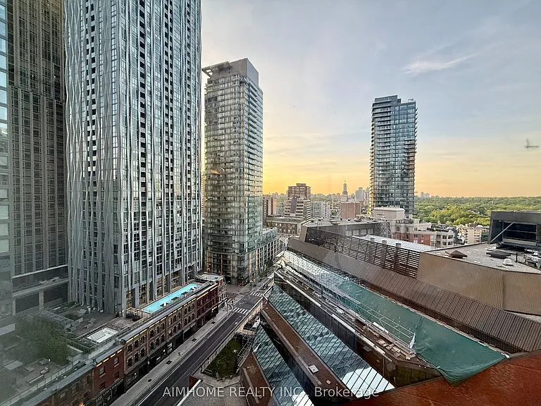 771 Yonge St #1706 — Photo 9