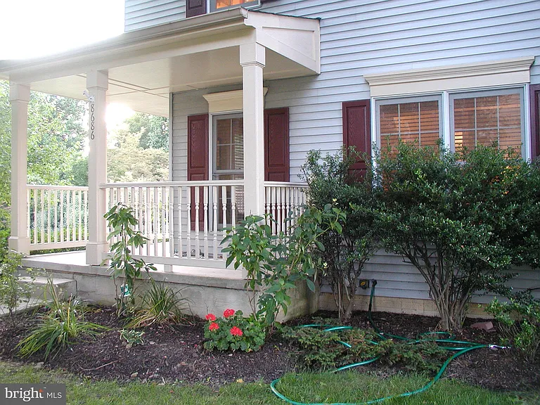 8686 Manahan Dr — Photo 2