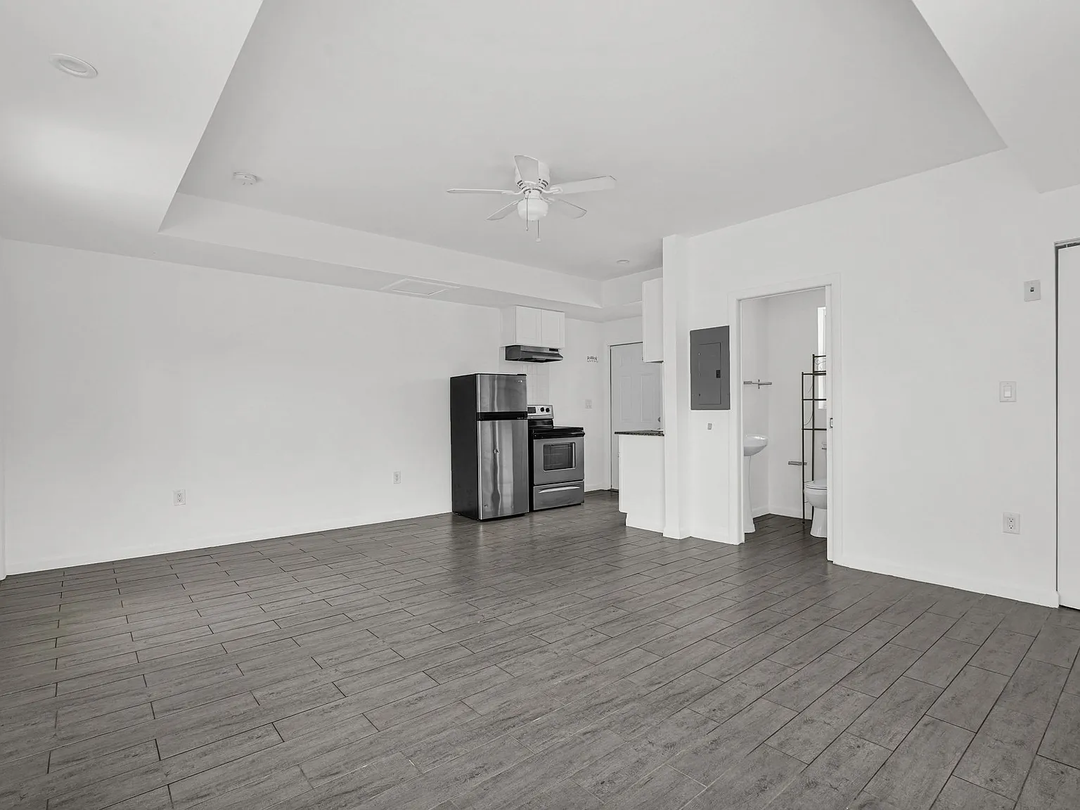Studio, 400 sqft, $1,650 — Photo 4